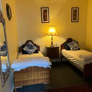 Guest house 33 Goulborn Street Goodwood