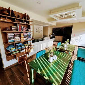 Viavia Boutique - Kathmandu